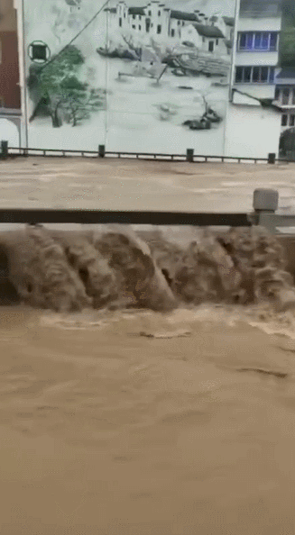 警報！臺風“煙花”來了：山洪沖入村莊、民居被淹，浙江省已進入Ⅰ級響應