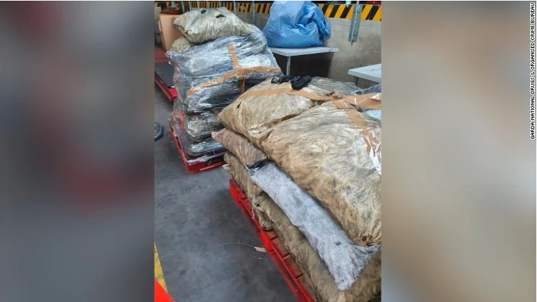 '演技炸裂！為蒙混過關(guān),