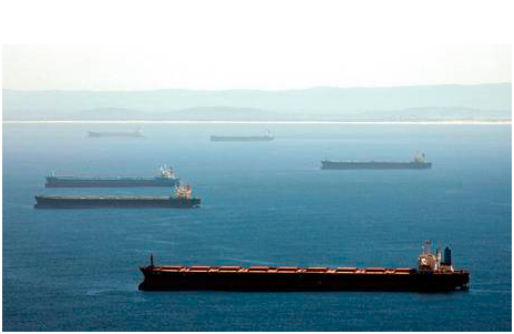 "噠! 噠! 噠!" 這種船就像印鈔機(jī), 每天吐出3萬美金! 印錢能力翻著滾漲! ...關(guān)鍵時(shí)還不忘拉一把"窮親戚"