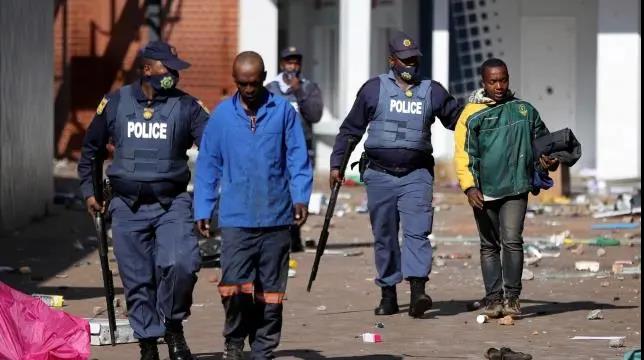 警惕！該國爆發(fā)27年來最致命暴力事件，碼頭關(guān)閉、倉庫受損，貨運(yùn)遭受中斷！