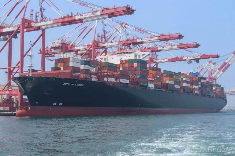 一大型集裝箱船與散貨船相撞！曾掛靠上海、寧波、蛇口等國(guó)內(nèi)港口