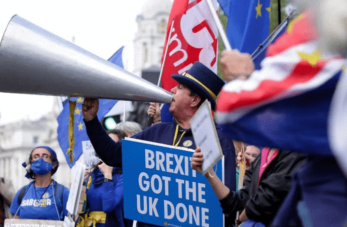 放棄了！英國政府將宣布民眾“與新冠共存”，解除掉所有防疫措施