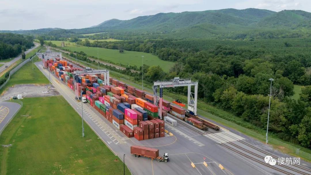 內(nèi)貿(mào)船司開通多條遠(yuǎn)洋航線，旺盛需求推動(dòng)船公司和港口繼續(xù)擴(kuò)張