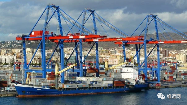 運(yùn)價(jià)“瘋了”！現(xiàn)在運(yùn)送300個(gè)集裝箱運(yùn)費(fèi)可以買一艘船？黃牛攪局航運(yùn)市場(chǎng)！外貿(mào)物流苦不堪言