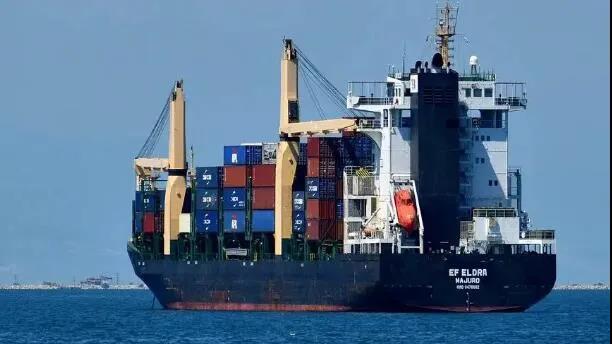 運(yùn)價(jià)“瘋了”！現(xiàn)在運(yùn)送300個(gè)集裝箱運(yùn)費(fèi)可以買一艘船？黃牛攪局航運(yùn)市場(chǎng)！外貿(mào)物流苦不堪言