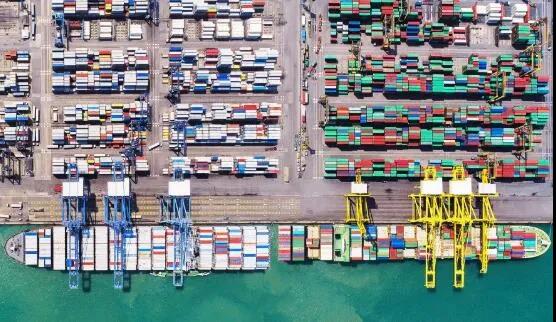 運(yùn)價(jià)“瘋了”！現(xiàn)在運(yùn)送300個(gè)集裝箱運(yùn)費(fèi)可以買一艘船？黃牛攪局航運(yùn)市場(chǎng)！外貿(mào)物流苦不堪言