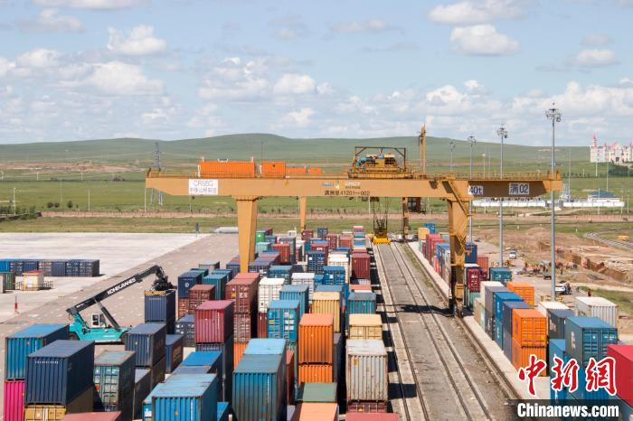 滿(mǎn)洲里站開(kāi)行中歐班列突破2000列