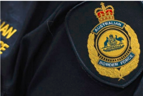 '凌晨2點(diǎn)，兩名船員從船上出逃！