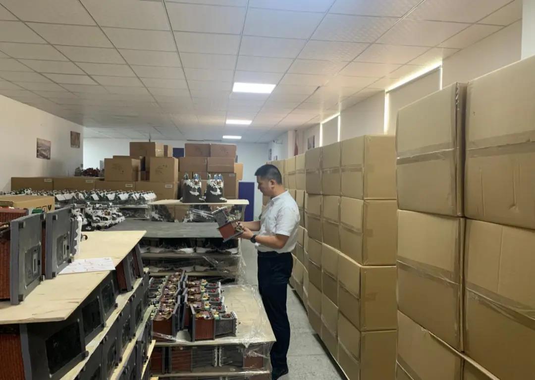 缺艙缺箱下，這家航運(yùn)企業(yè)如何為中小企業(yè)紓困？  