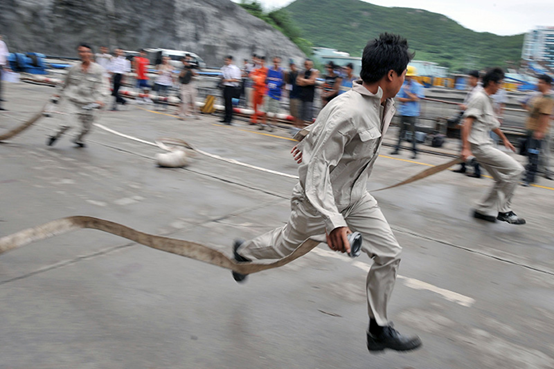 新華社：沒有他們，世界上一半的人會(huì)挨餓，另一半人會(huì)受凍