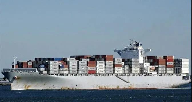 船長因新冠去世多國家拒絕掛靠，另有箱船疑有船員確診中斷航程