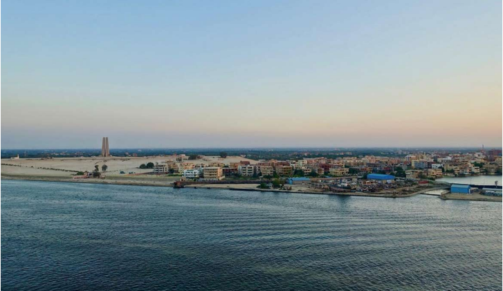 海盜 沙漠 貪婪——大副親述：蘇伊士運河雖便利, 船員為何不愿走？  