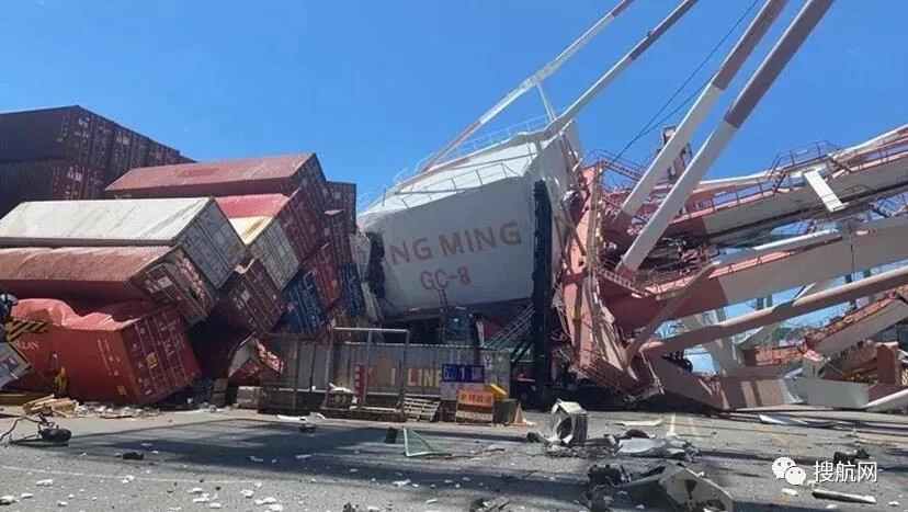 突發(fā)！一艘集裝箱船撞上高雄碼頭，起重機(jī)倒塌，掛靠國(guó)內(nèi)多個(gè)港口共艙船司眾多！