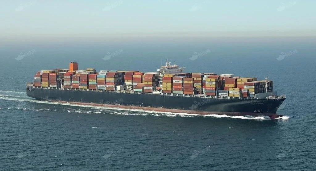 事故丨馬士基一艘大型集裝箱船在蘇伊士運河突發(fā)故障并擱淺