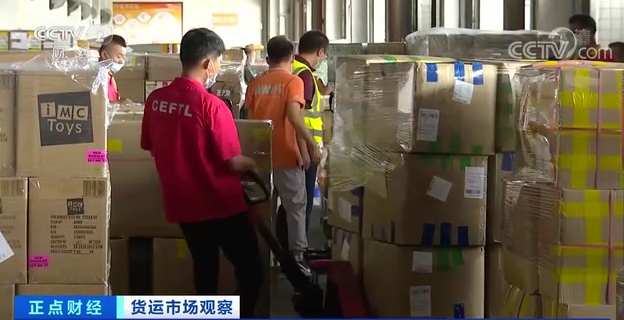 央視：價(jià)格刷新高！貨主不看價(jià)先下單再說！空運(yùn)、海運(yùn)“一艙難求”！怎么回事？