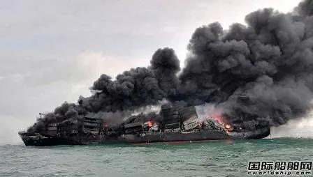 火終于滅了！這艘“新船”已經(jīng)被燒得面目全非