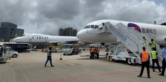 北美、歐洲多地亞馬遜倉(cāng)庫(kù)爆倉(cāng)！多類(lèi)物品被列入禁運(yùn)名單！  