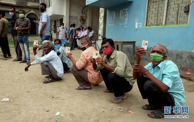 多國(guó)禁飛！印度疫情失控日增34萬(wàn)例，遺體堆積如山，恐成“人間煉獄”！