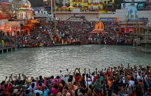 當(dāng)街焚尸、床位難求、日增34萬例……印度疫情全面失控  