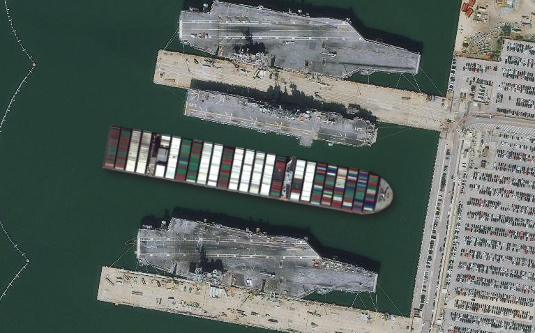 堵住蘇伊士運(yùn)河的貨輪多大？和美俄英三國航母擺在一起比一比