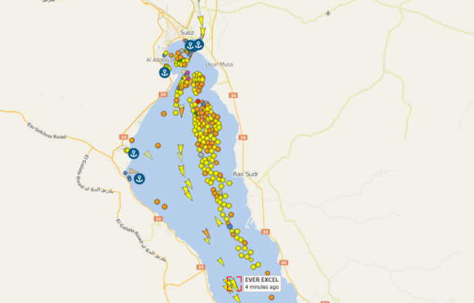  擠爆了！453艘船堵在運(yùn)河口, 水泄不通！