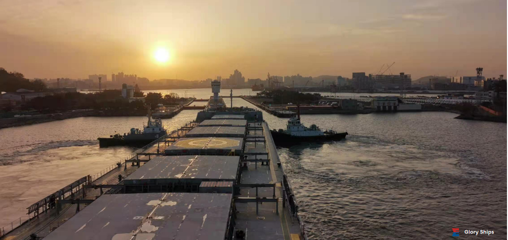 壯觀！該航運(yùn)公司3艘船同框、同港、同碼頭卸糧作業(yè)??！  