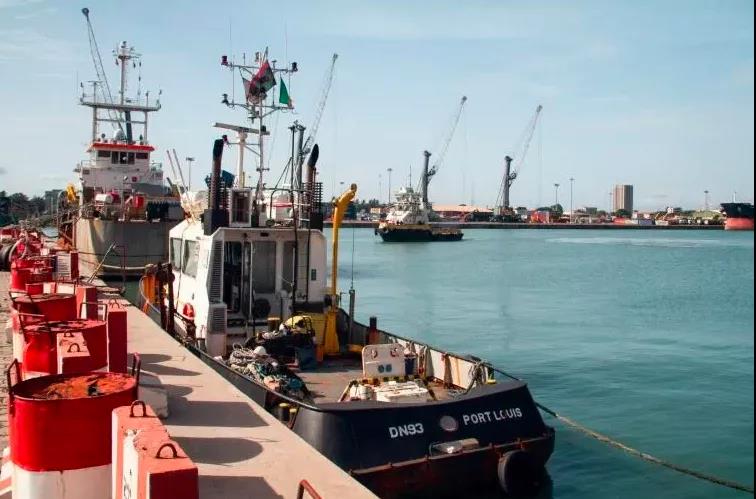 非洲大港擁堵加?。〈白疃嗟却?0天才被允許進港！腐敗混亂充斥港口，出貨請注意！