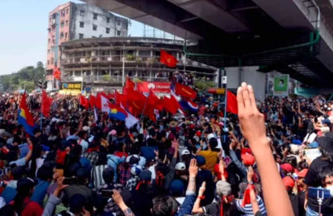 注意！多家中資企業(yè)遭打砸搶燒，緬甸供應(yīng)鏈崩潰，船公司暫停預(yù)訂