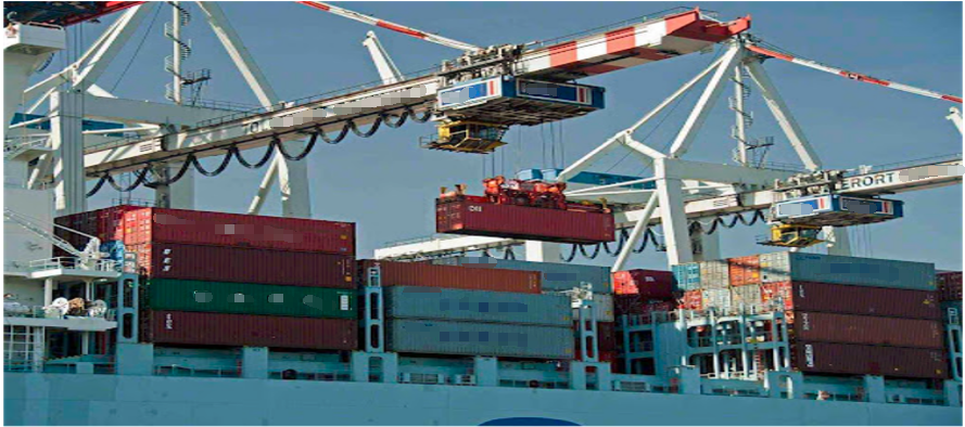 突發(fā)！韓國仁川港, 一中國船員遭集裝箱擠壓身亡! ... 正拔插頭, 一集裝箱突然倒退! ...血的教訓(xùn): 作業(yè)溝通太重要!