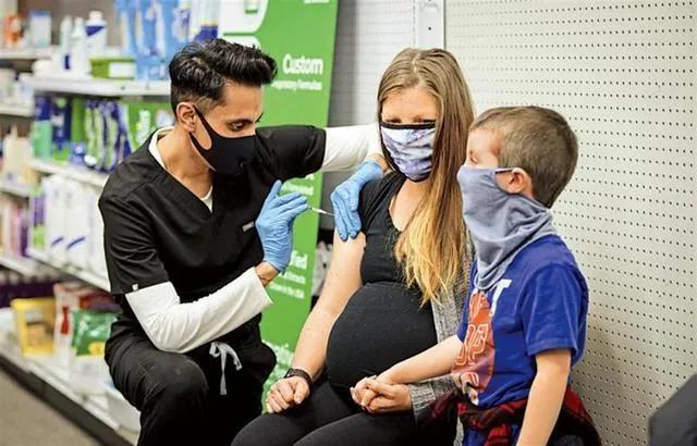 美國，幾乎全紅了！一個(gè)月，全美98.2%為重高風(fēng)險(xiǎn)地區(qū)！兩州拒絕實(shí)行“口罩強(qiáng)制令”