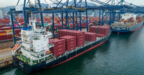 好消息來(lái)了！運(yùn)費(fèi)暴跌15%，又一新玩家殺入美線(xiàn)！寧波港梅山碼頭8月25日解封，9月1日整體恢復(fù)