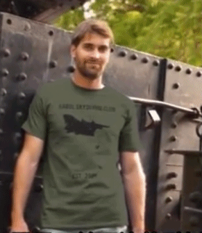 又吃人血饅頭！美國電商平臺竟售賣印有阿富汗飛機(jī)墜人T恤！