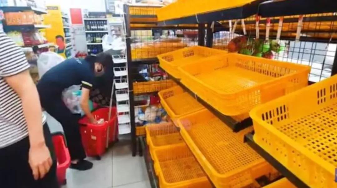 瘋了！單日爆增23萬(wàn)！用獸藥治療新冠！再封城！物資大搶購(gòu)！不戴口罩，千人大集合！法國(guó)、英國(guó)、德國(guó)、日本、韓國(guó)疫情大匯總！