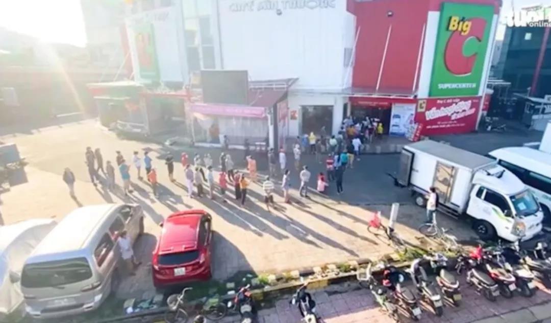 瘋了！單日爆增23萬(wàn)！用獸藥治療新冠！再封城！物資大搶購(gòu)！不戴口罩，千人大集合！法國(guó)、英國(guó)、德國(guó)、日本、韓國(guó)疫情大匯總！