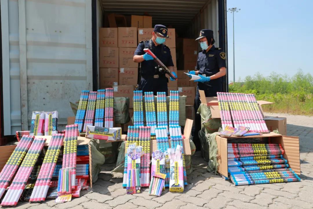 2426箱，重約83噸！煙花爆竹偽報(bào)瞞報(bào)