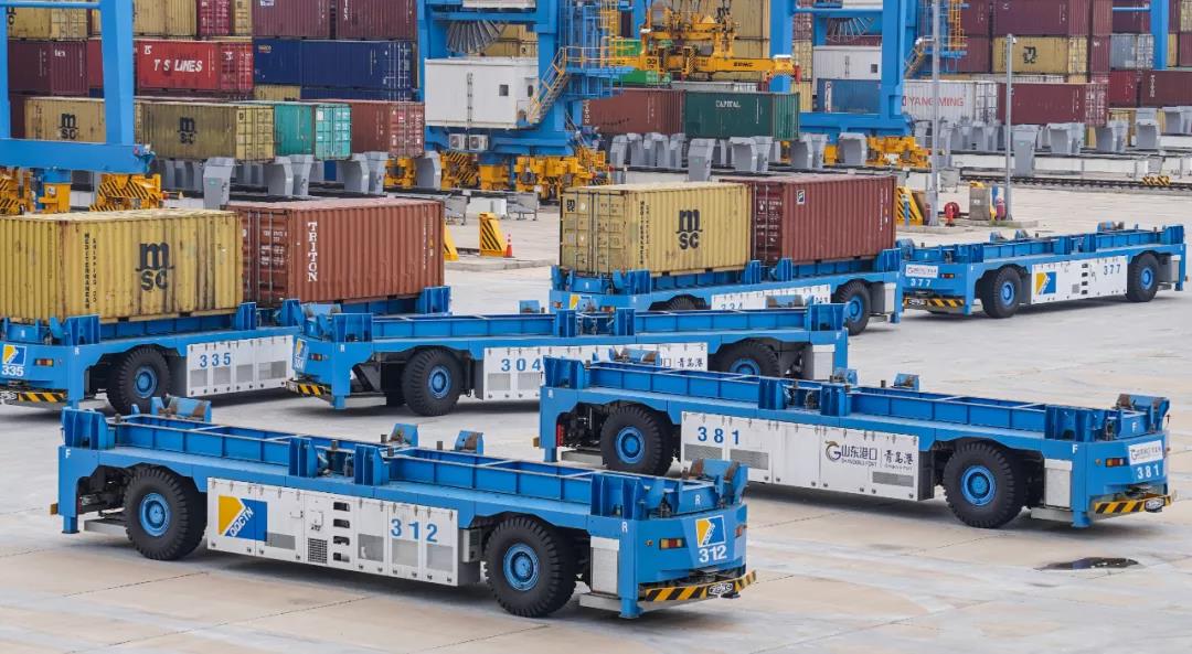 52.1自然箱/小時！山東港口青島港全自動化碼頭，創(chuàng)橋吊單機效率新世界紀(jì)錄