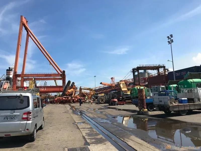 突發(fā)事故！又是長(zhǎng)榮，臺(tái)灣港口又出事，拆岸橋時(shí)吊車(chē)倒塌！一死一傷！