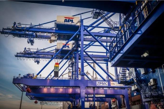 全球處理集裝箱數(shù)量激增，港口碼頭面臨崩潰！美西平均停泊等待時間達(dá)8.5天