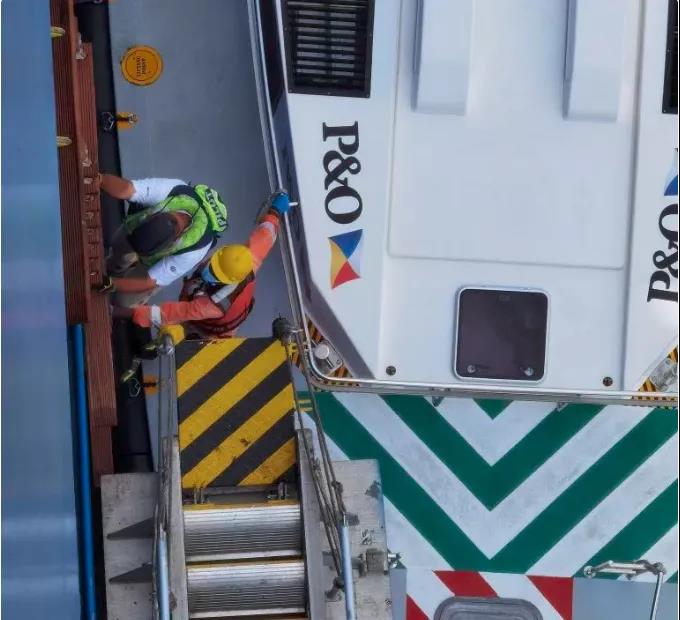 巨虧！船東嫌疫苗小貴, 結(jié)果油輪26船員14陽(yáng)性! 多數(shù)未接種...隔離 換員, 搭了更多