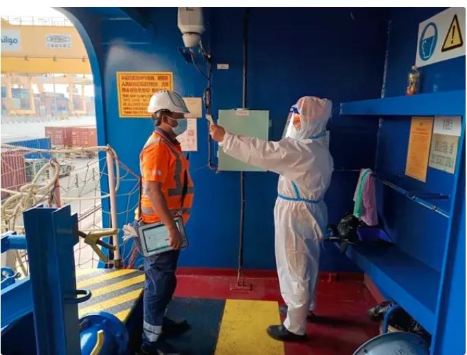 巨虧！船東嫌疫苗小貴, 結(jié)果油輪26船員14陽(yáng)性! 多數(shù)未接種...隔離 換員, 搭了更多