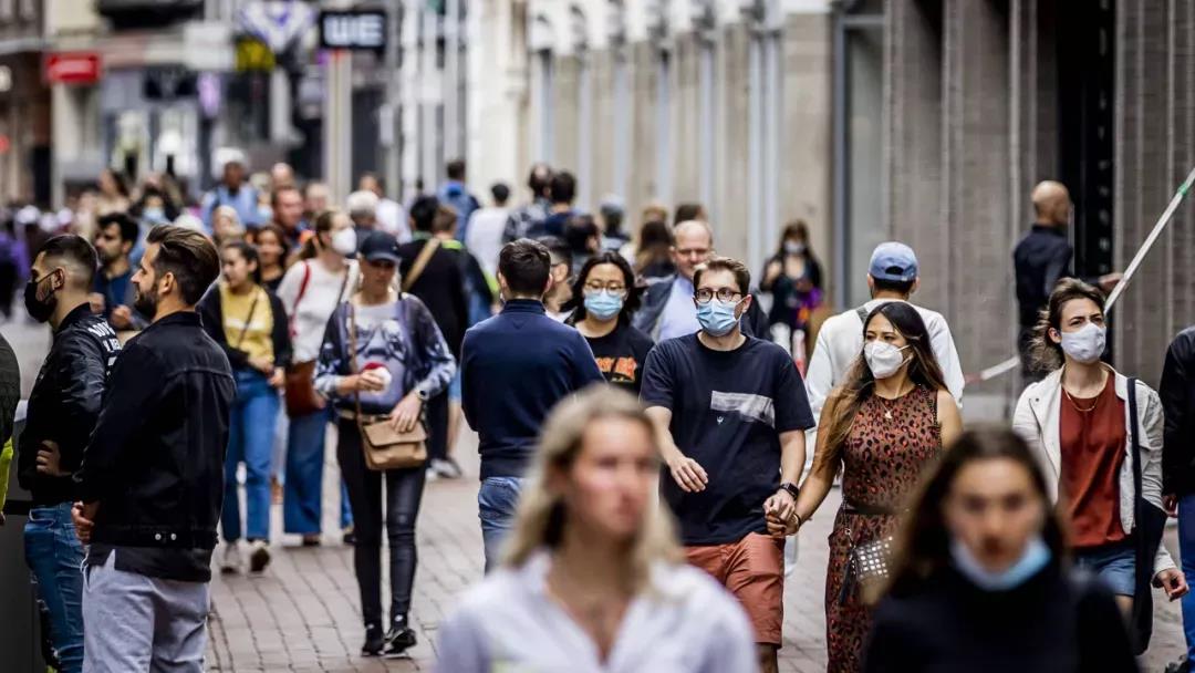 奧密克戎席卷全球89個國家/地區(qū)，美日增確診超20萬例！多國公布和收緊防疫措施！