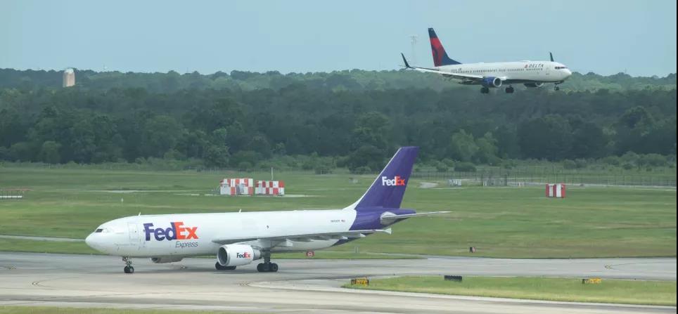 美國航空公司表示因5G服務(wù)的推出，將不得不取消1000多個(gè)航班，有些飛機(jī)將無限期停飛