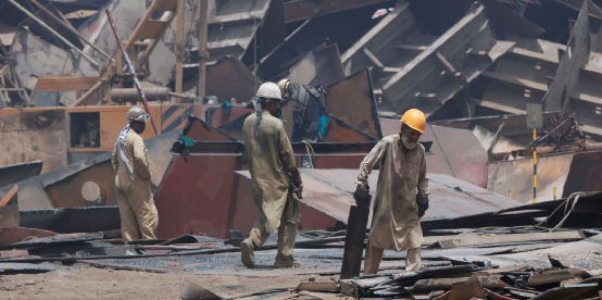 一油輪在船廠維修時(shí)被偷走，發(fā)現(xiàn)時(shí)已經(jīng)在巴基斯坦拆船廠....