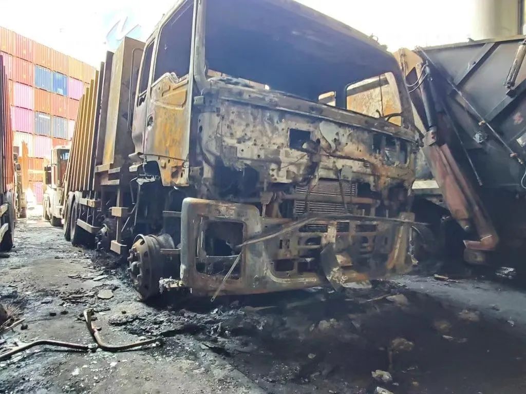 突發(fā)！香港一貨柜碼頭14輛貨車爆炸起火