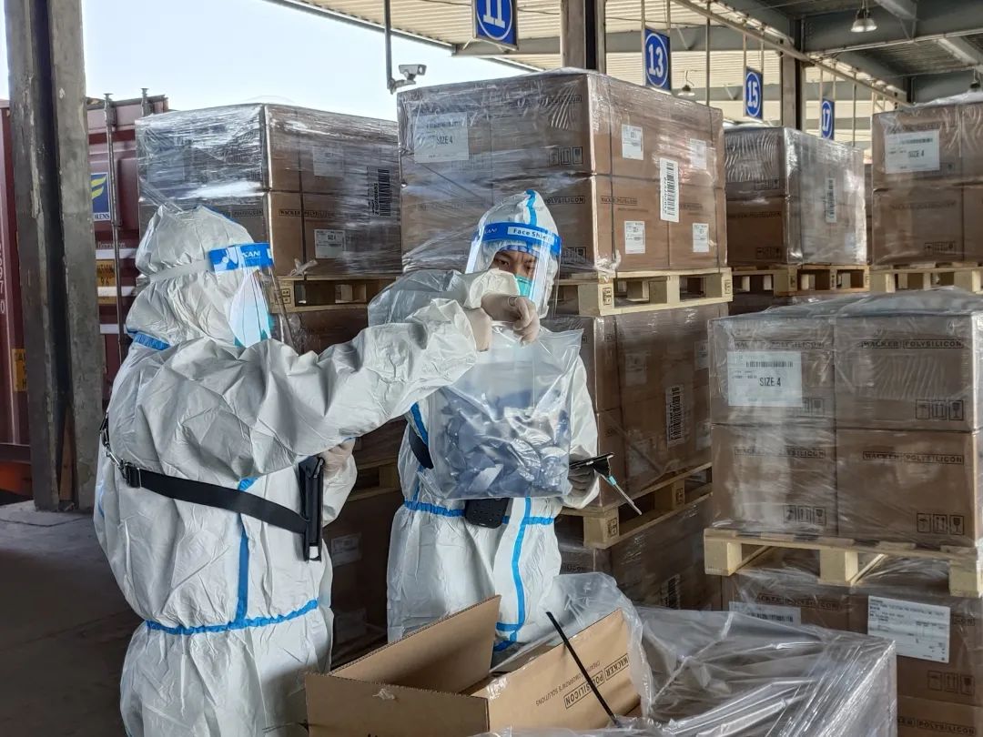 上海海關(guān)提出12條措施支持企業(yè)擴大復(fù)工復(fù)產(chǎn)，對13個熱點問題進行解答