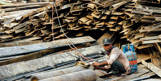 船東糾結(jié)！拆船價(jià)破紀(jì)錄VS運(yùn)費(fèi)仍在高位，集裝箱船到底拆不拆？