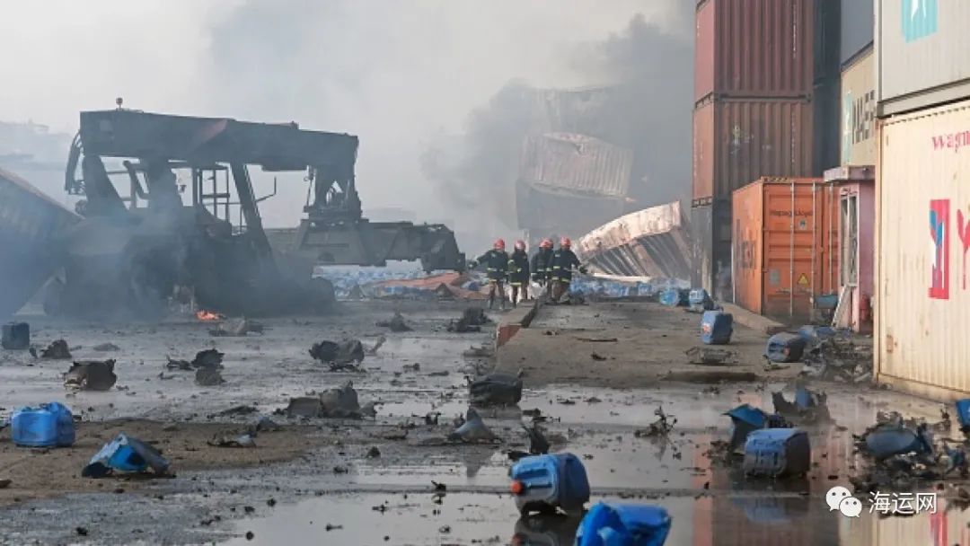 突發(fā)！堆場(chǎng)爆炸起火，1300多個(gè)貨柜損毀！涉多家船東和貨代！49人死亡300多人受傷