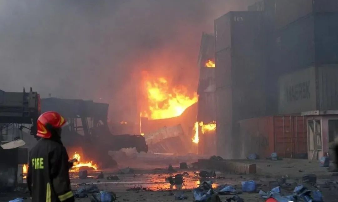 最新消息！集裝箱堆場大火60小時(shí)仍未完全撲滅，危險(xiǎn)品集裝箱標(biāo)簽有誤引發(fā)爆炸