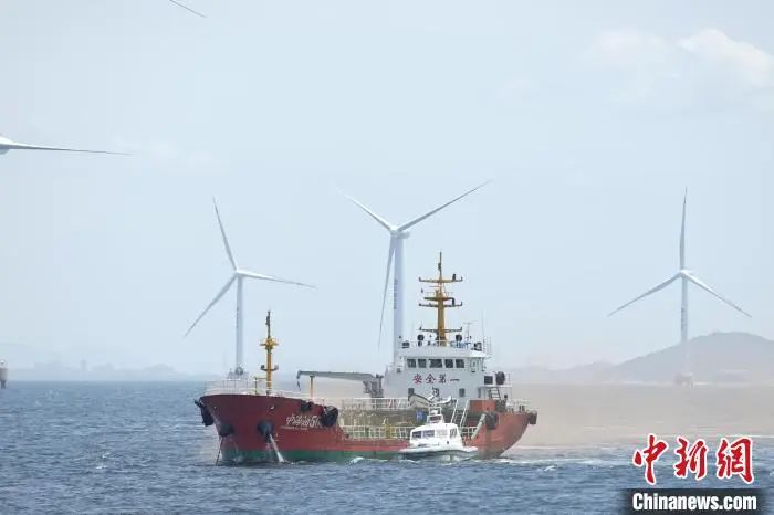 福建舉行海上?；沸孤┐笮途C合應(yīng)急演練