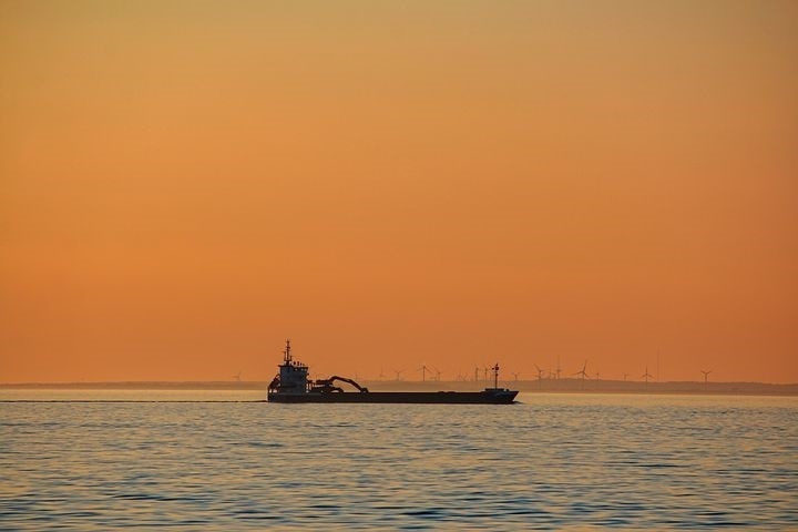 打壓伊朗石油出口東亞，美國宣布再制裁多個航運公司和2艘船舶